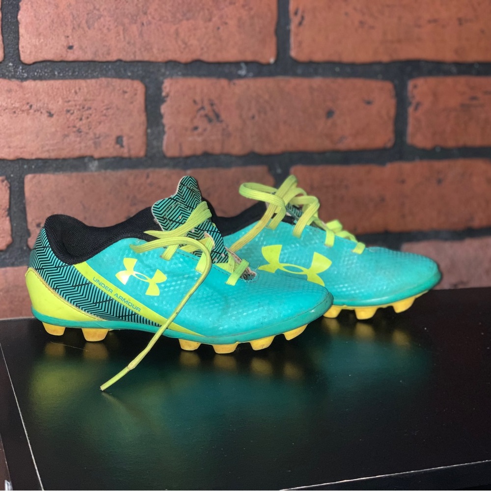 Under Armour girls Soccer Cleats